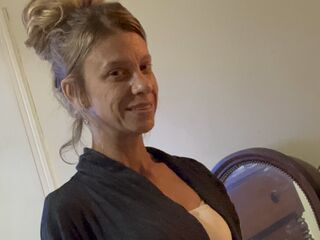 beautiful webcamgirl PrettyVA