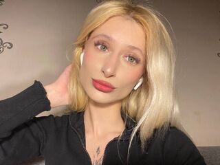 camwhore masturbating with sextoy RemiVell