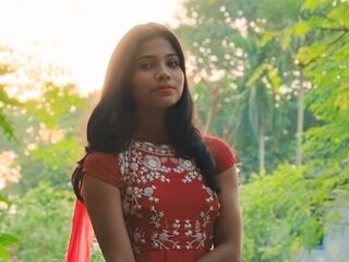 camslut showing tits Royles