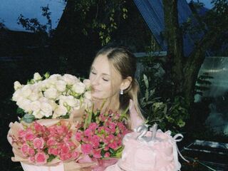 beautiful camgirl SharlynHazelton