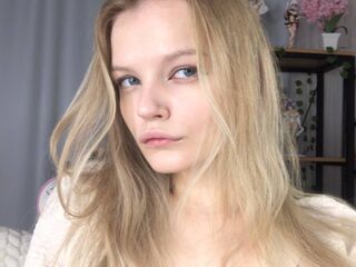 cam girl playing with sextoy ShelyMilan
