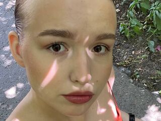 naked camgirl masturbating with vibrator SusannahBuffalo