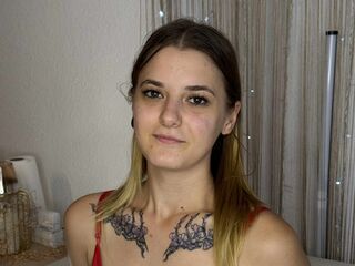naked webcam girl photo SuzyMiu
