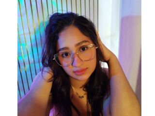 naughty camgirl fingering shaved pussy ThaisRose