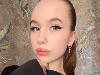 camwhore fingering shaved pussy VelvetForst