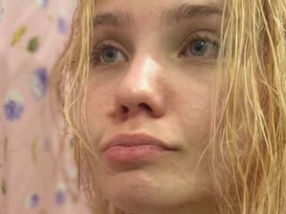 camwhore naked YallyGreen