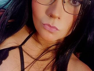 naughty camgirl fingering shaved pussy ZairaMist