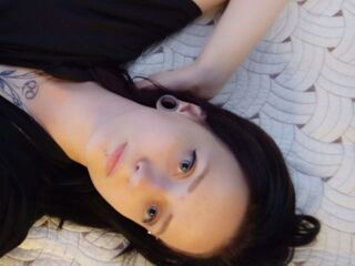 topless webcamgirl ZaraCoup